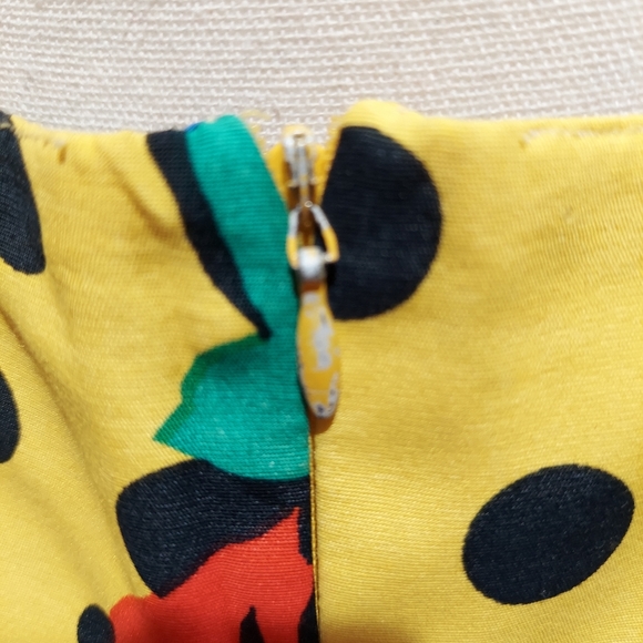 VINTAGE COLORFUL SKIRT. Funky flowers. - Picture 5 of 5